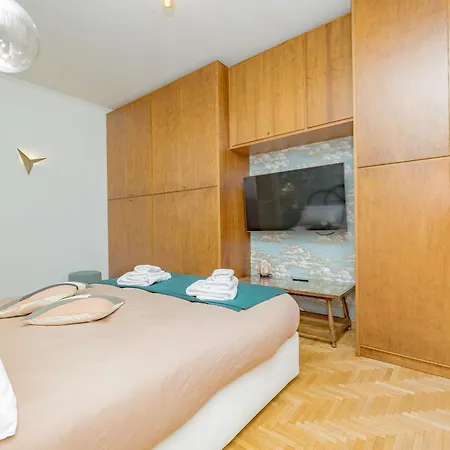 Elegance & Comfort Station 500mt -15minuti Duomo Lägenhet